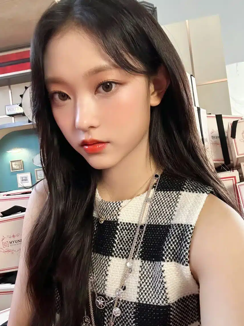 저장각 부르는 뉴진스 현백기념셀카