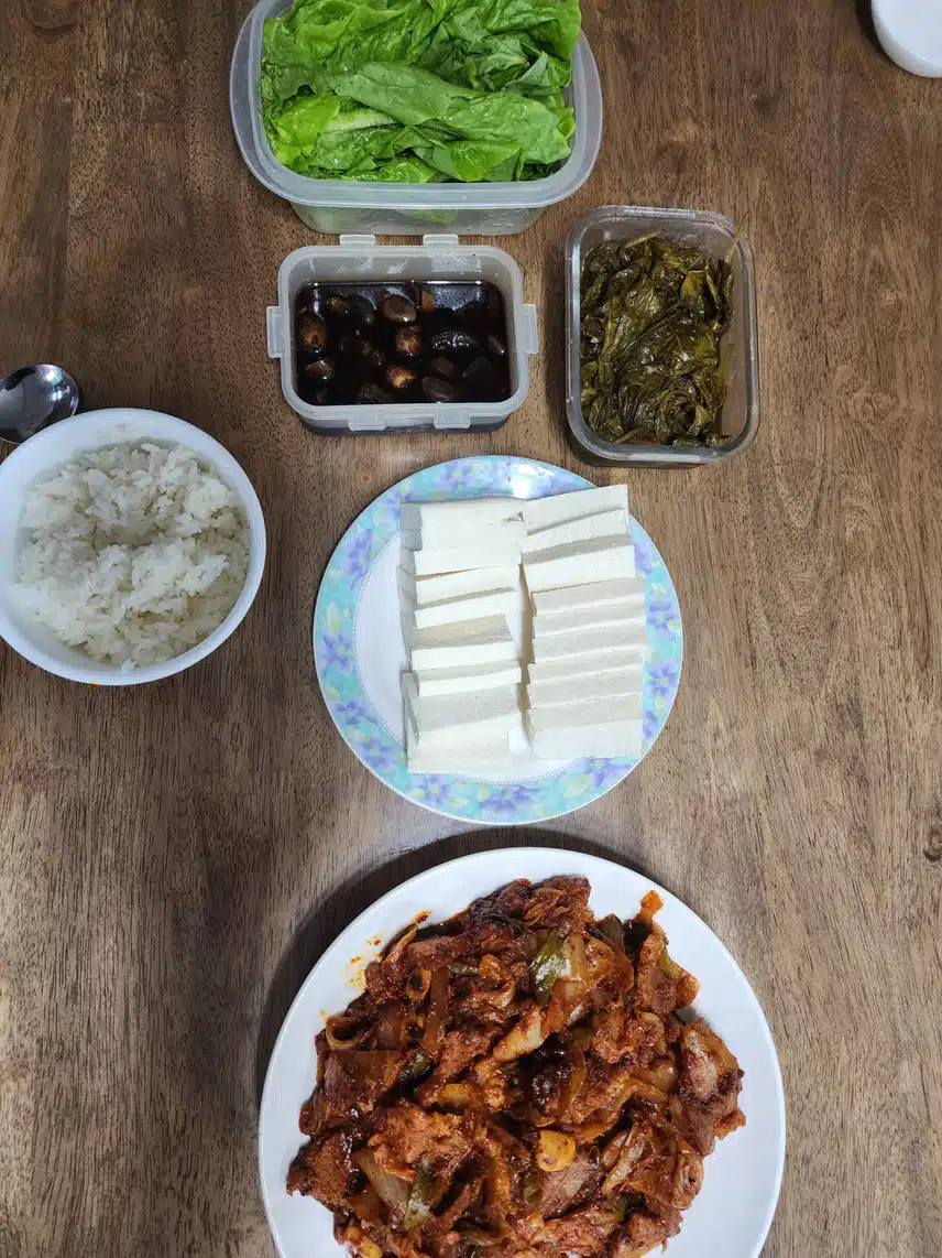 제육볶음에 두부김치