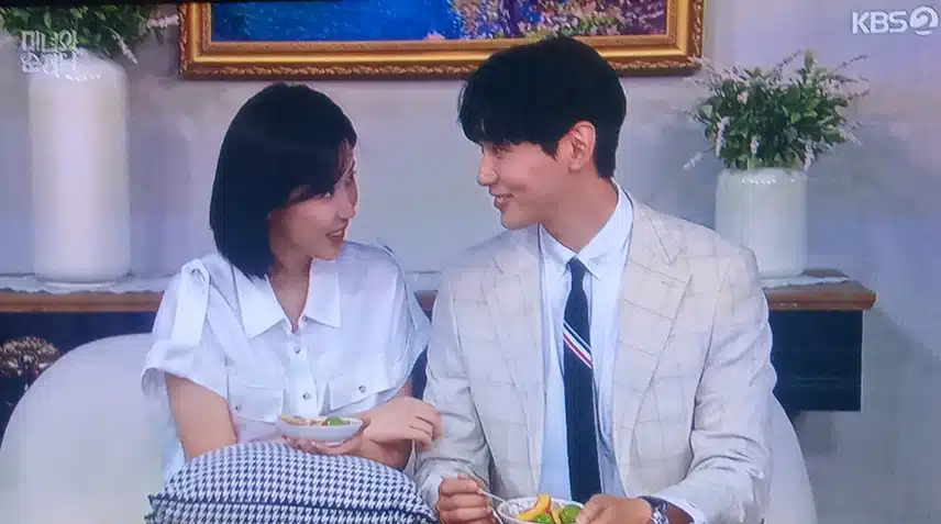 드라마때문에 결혼식을 미뤄야한다고하네요