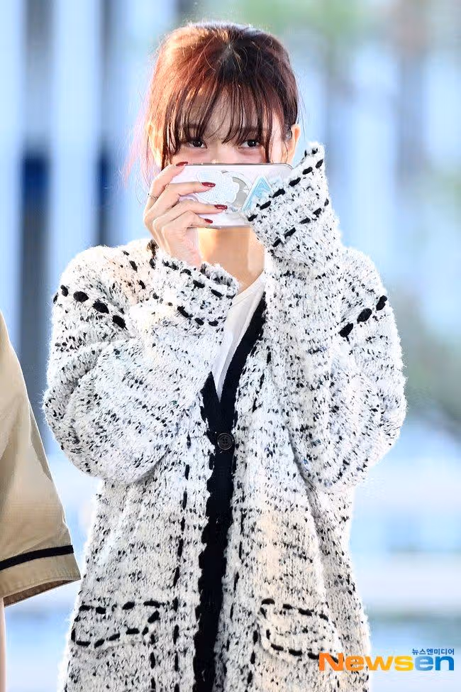출국길 엄청 귀여운 지민이