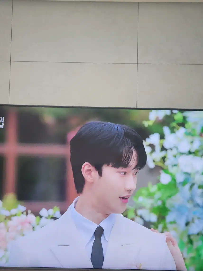 도준이와 마리의 약혼식