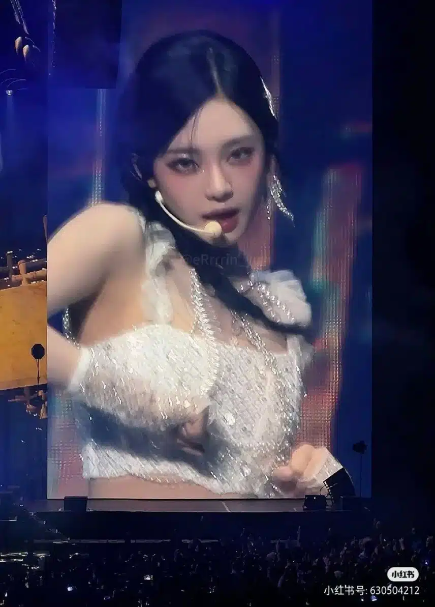 전광판 닝닝은 비주얼을 찢어