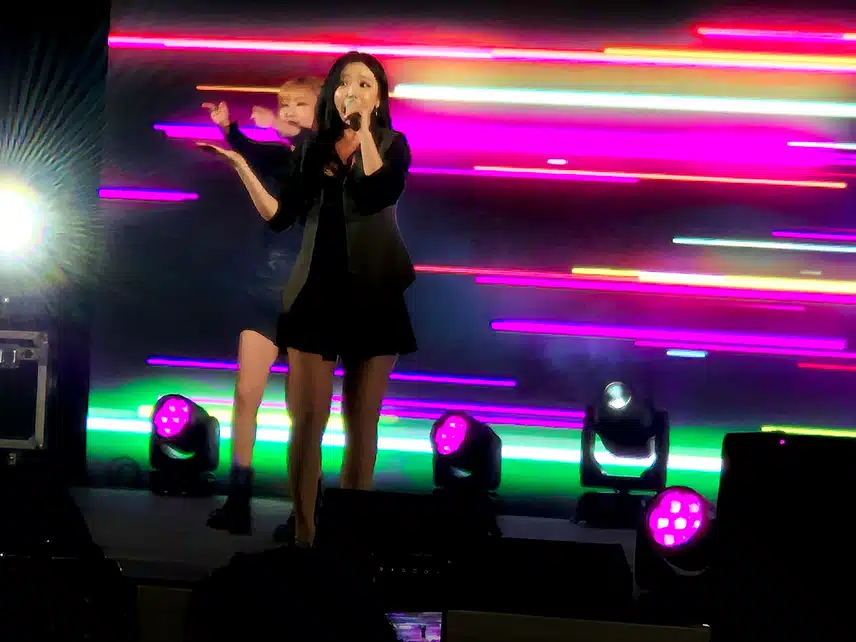 동네 허준축제에 홍진영님이 무대를 화려하게 장식했네요