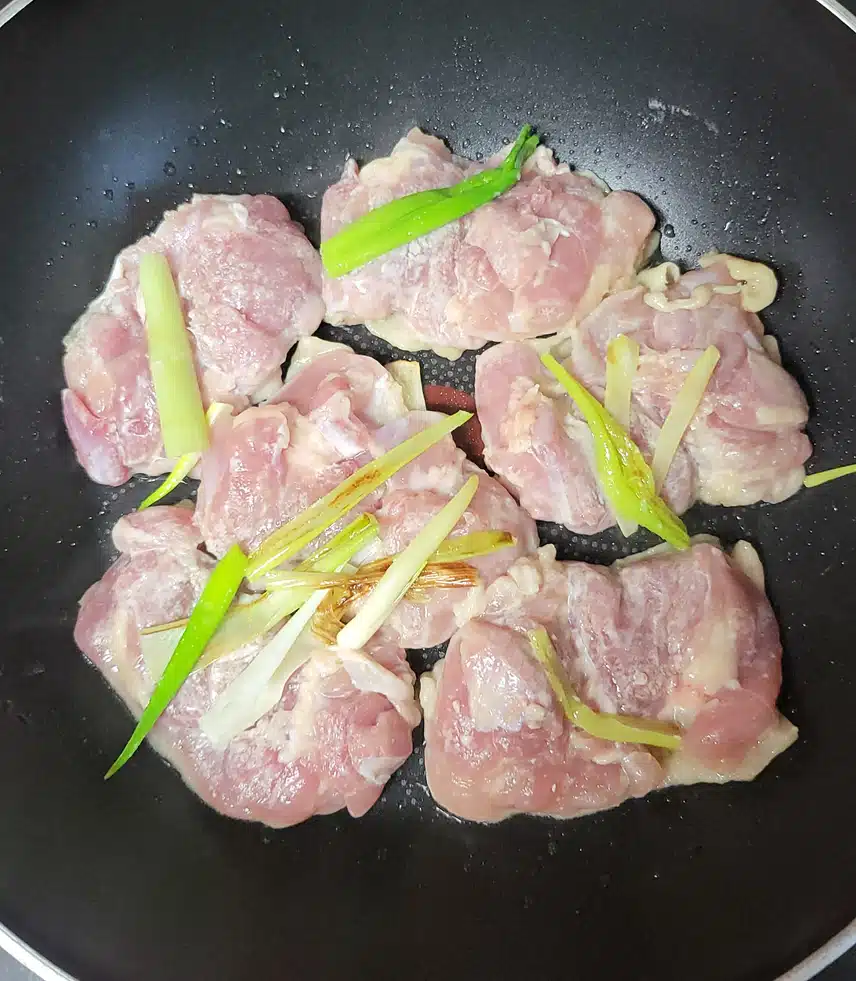 저녁 메뉴ㅡ닭다리살 데리야끼 덮밥 이네요.