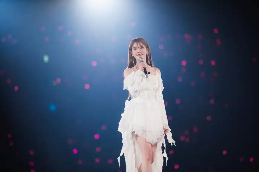 IU 座布団 双眼鏡 2024 ワールドカップ コンサート（JAPAN IDOL