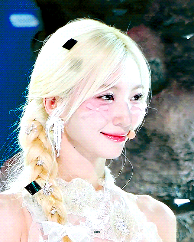 🎀 얼굴에 리본 붙인 진짜 예쁜 유빈
