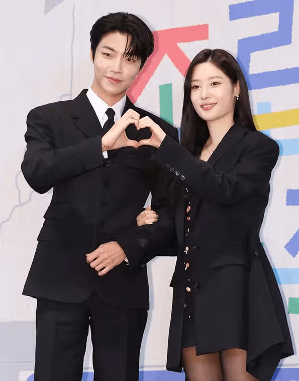 황인엽 정채연 둘이 너무 잘어울리지 않나요? 