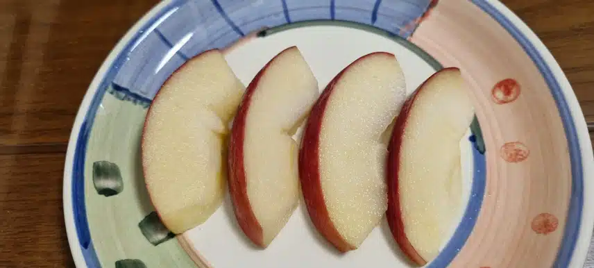 아침식전 사과 먹기 첫날