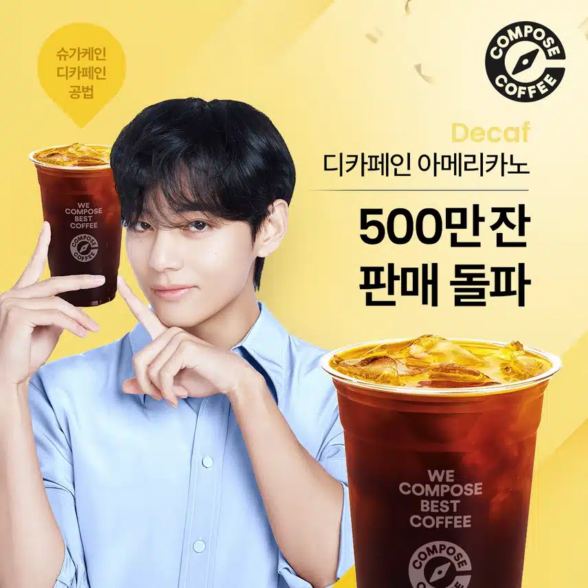 Dạo này tôi thường đến Compose Coffee để xem ảnh của V.