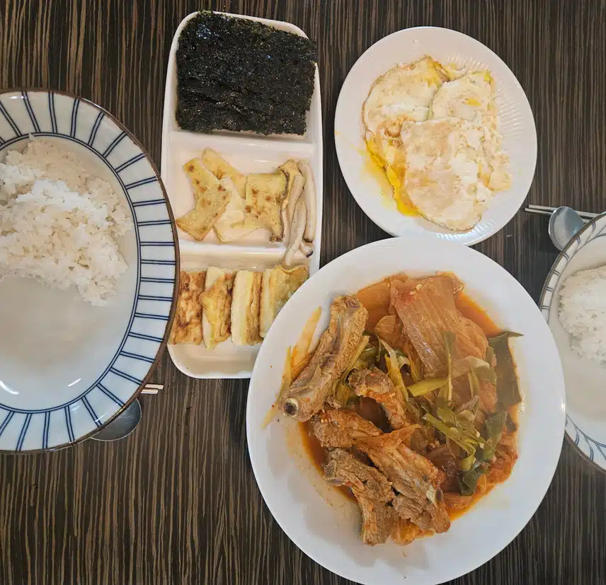 저녁 차려줍니다.