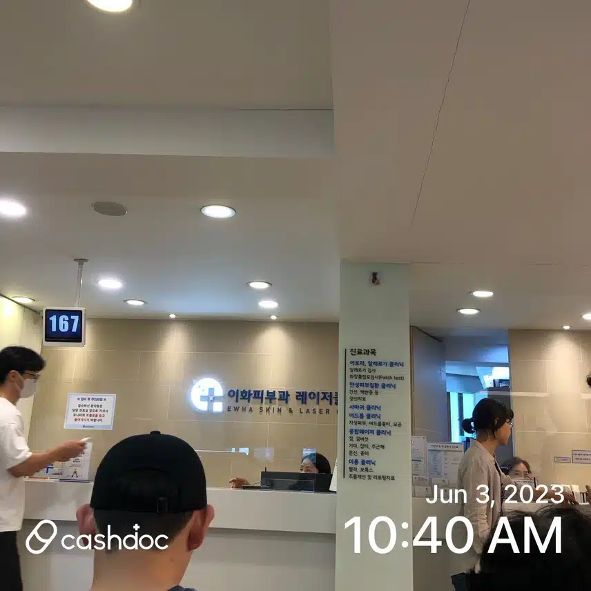 내성발톱이다 의심되시면 바로 피부과 가셔서 치료받으세요.