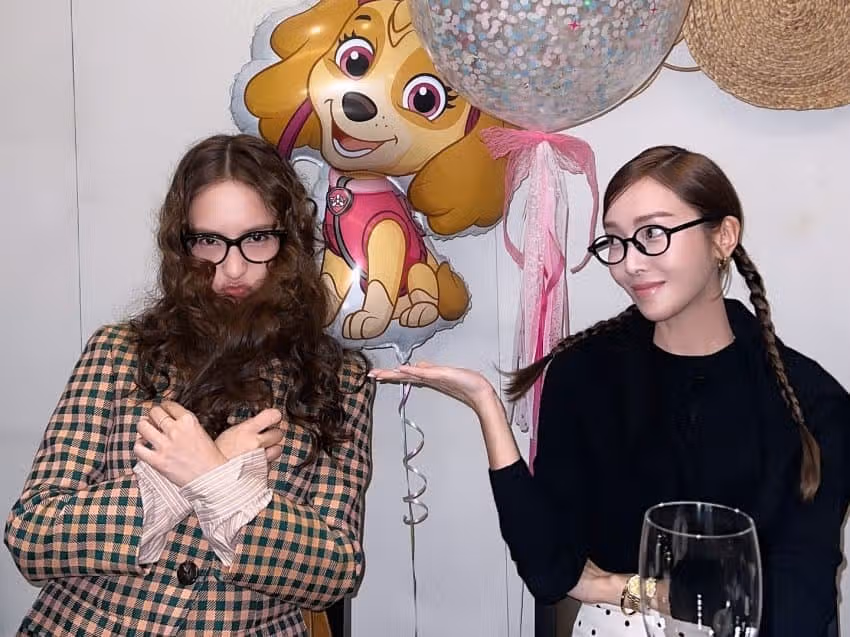 Les sœurs Jung si mignonnes 🎂 (Instagram de Jessica)