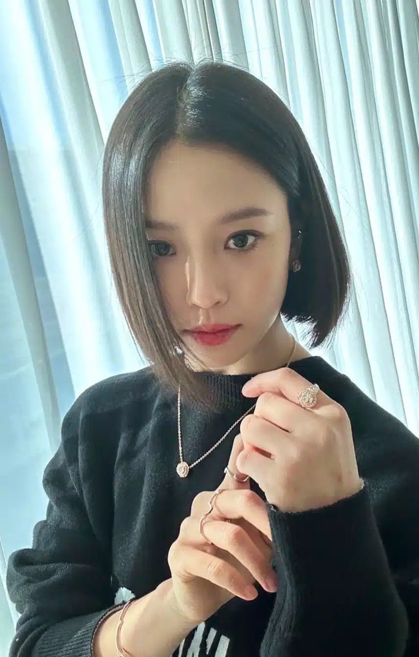 칼 단발 민시두 너무 좋구요 ㅎ 잘어울리는 미모