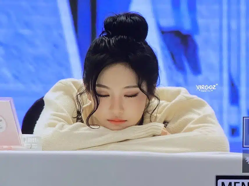 나른해 보이는 고양이처럼 나온 닝닝~