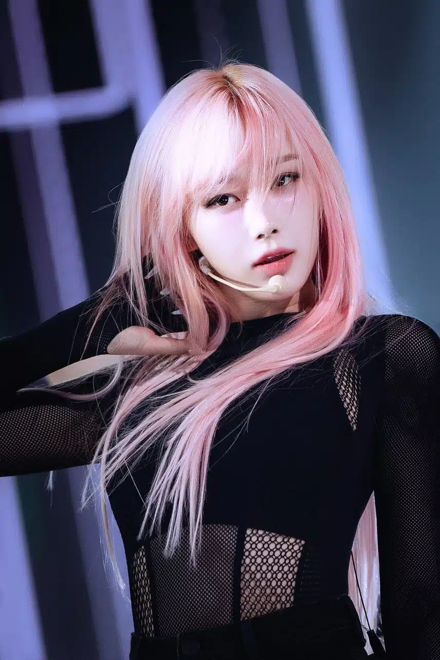 영화 첩보물 찍는 것 같은 비주얼의 카리나,지젤