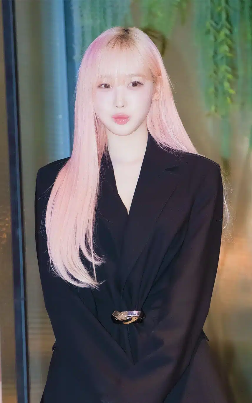 청설 시사회 긴장해서 심호흡하는거 찍혔어요