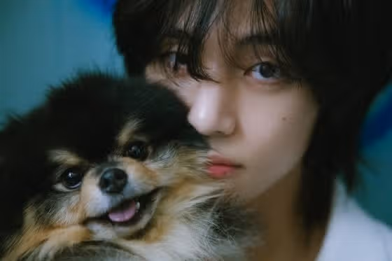 Foto-Foto V BTS 2024: Gambar Terbaru dan Wallpaper Memukau Kim Taehyung
