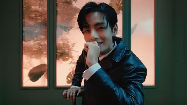 Foto-Foto V BTS 2024: Gambar Terbaru dan Wallpaper Memukau Kim Taehyung