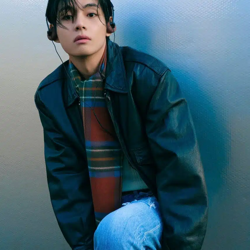 Foto-Foto V BTS 2024: Gambar Terbaru dan Wallpaper Memukau Kim Taehyung