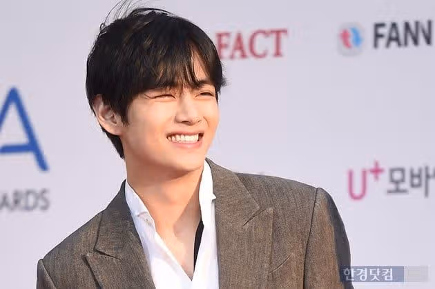 Foto-Foto V BTS 2024: Gambar Terbaru dan Wallpaper Memukau Kim Taehyung
