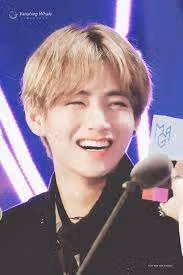 Foto-Foto V BTS 2024: Gambar Terbaru dan Wallpaper Memukau Kim Taehyung