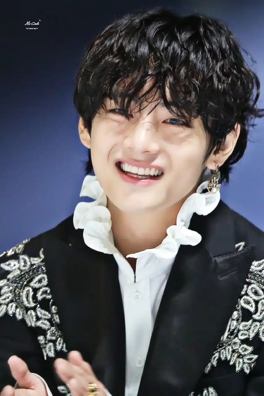 Foto-Foto V BTS 2024: Gambar Terbaru dan Wallpaper Memukau Kim Taehyung