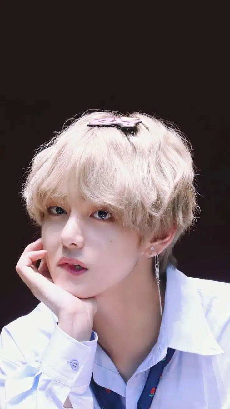 Foto-Foto V BTS 2024: Gambar Terbaru dan Wallpaper Memukau Kim Taehyung