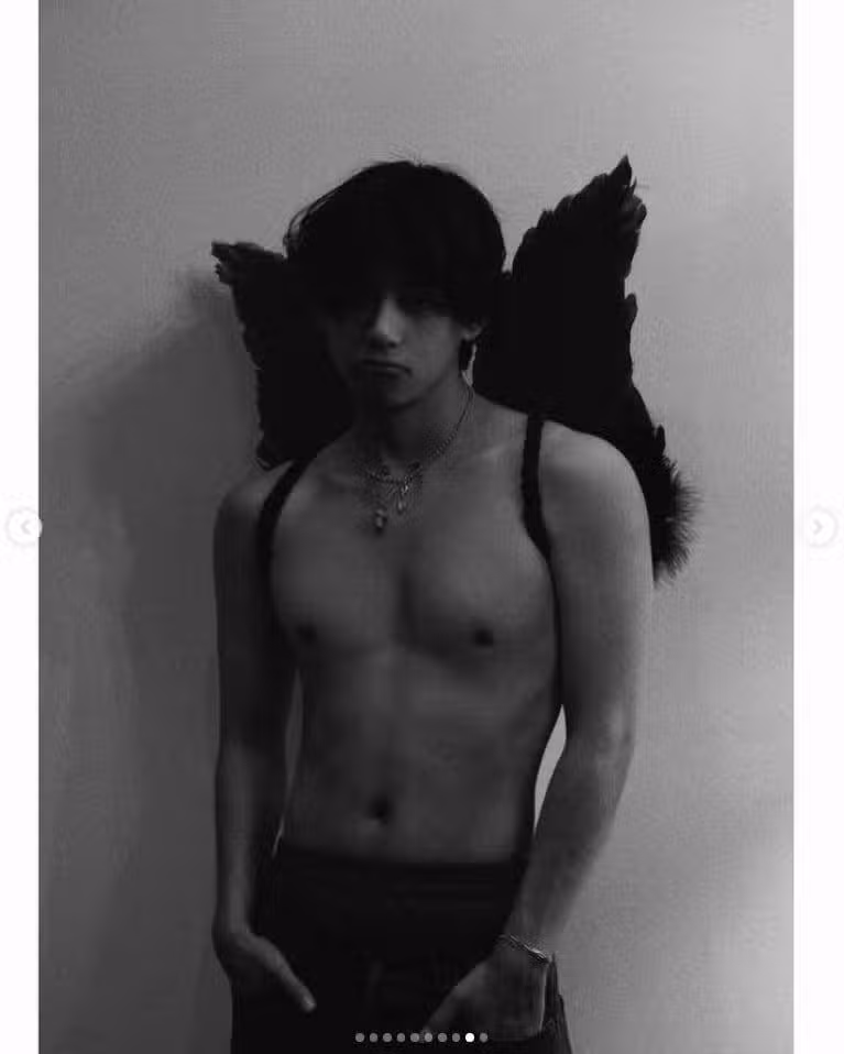Foto-Foto V BTS 2024: Gambar Terbaru dan Wallpaper Memukau Kim Taehyung