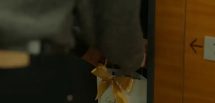 산하가 생일선물과 카드 주원이집 문에 걸어두는장면 참 좋았어요