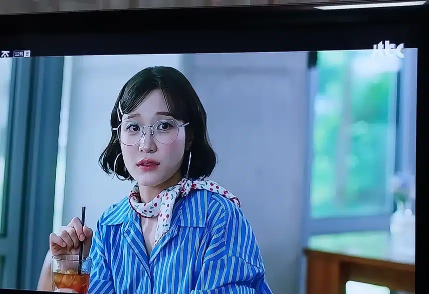 달이  선보는 데 달이화장 너무 웃기네요그때 나타난해준이 너무멋지네요.