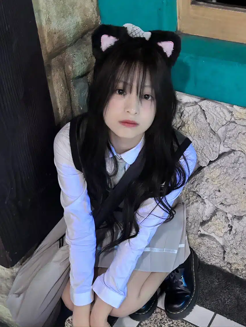 까만 고양이같은 아현이의 위버스 사진