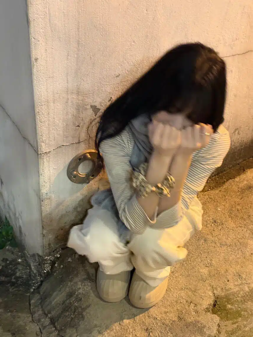 까만 고양이같은 아현이의 위버스 사진