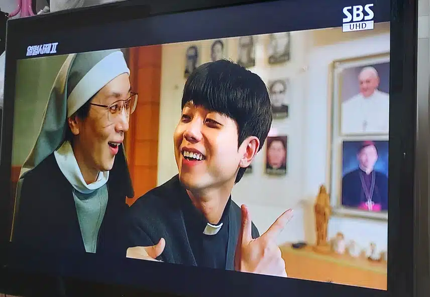 팬더곰 된 한성규 신부님이랑 수녀님 너무웃기네요