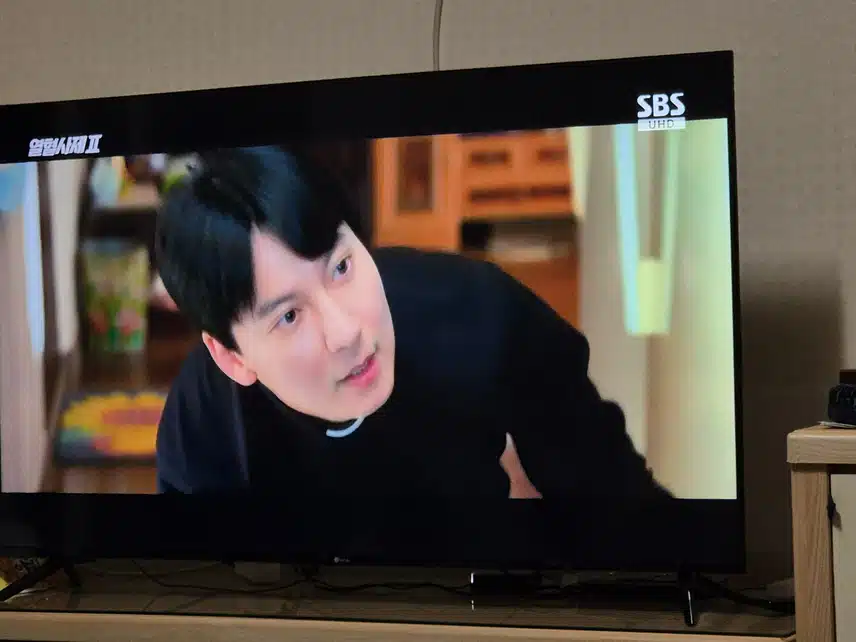 열혈사제2는 1과는 좀 다르네요...더 재미있진 않은듯해요 ㅜ ㅜ 