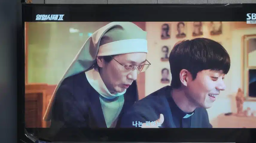 명분을 찾은 신부님과 수녀님