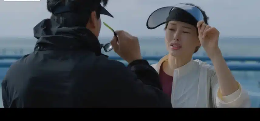 드디어 김남길 이하늬 공조시작하네요 선캡 귀여워요