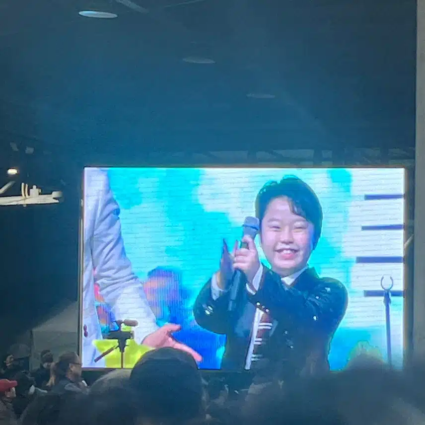 부산 사하구에서 다대포 어항문화 축제에 황민호군이 왔네요