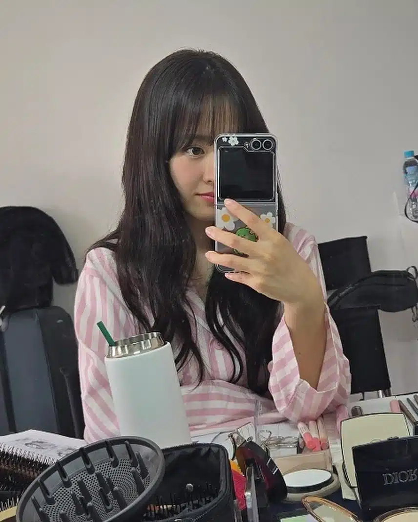 셀카드너무너무 잘찍는 보영언니