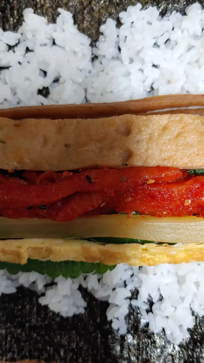 명태회무침 넣고 김밥 말았어요