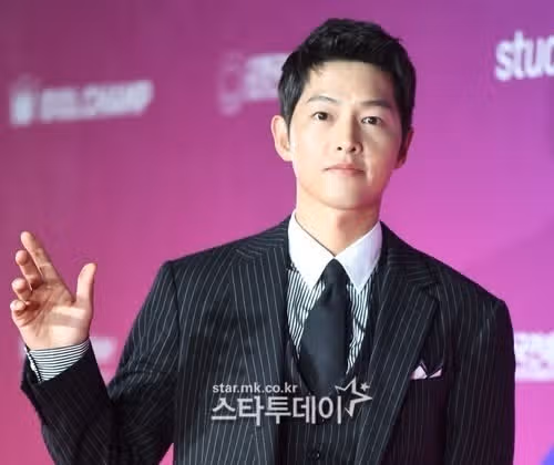 “뜨거운 그릇 당장 내려놔요”...송중기, 보조출연자 ‘화상 위기’ 막았다
