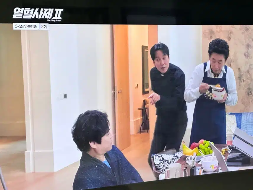 재방송 보고있어요 