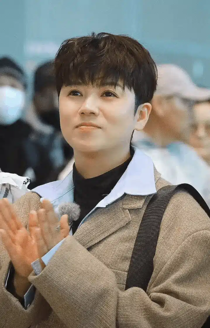 마이진님 공항패션과 스타일링 보이시한 매력 제대로 발산!!^^