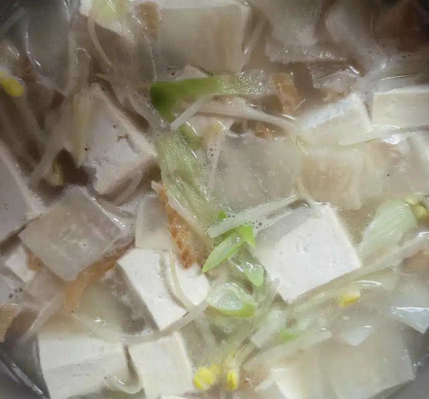 두부 조림과 황태두부국으로 속 풀어요.