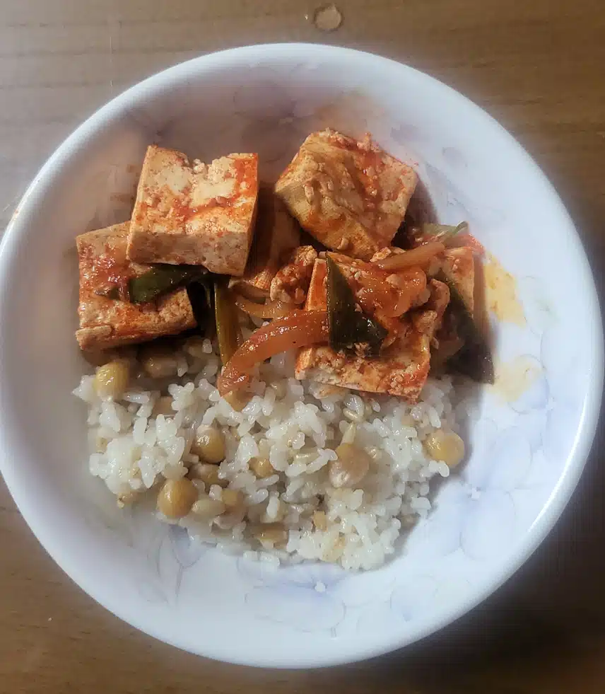 두부 조림과 황태두부국으로 속 풀어요.