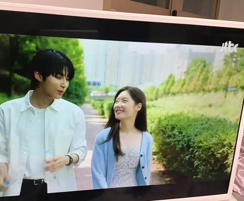 황인엽배우님 조립식가족 시청했어요