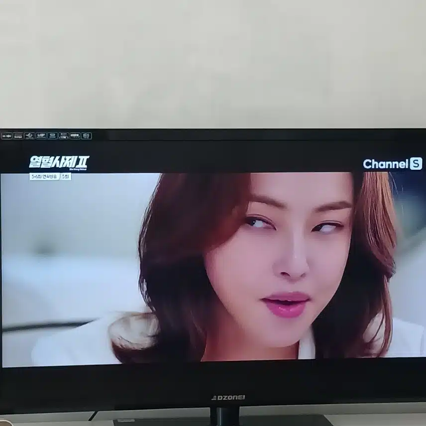 열혈사제 좀 과한듯 하지만 재미있어요