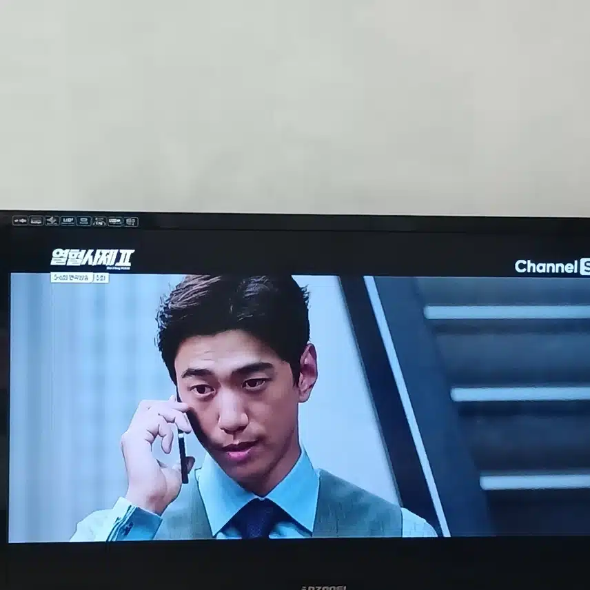 열혈사제 좀 과한듯 하지만 재미있어요