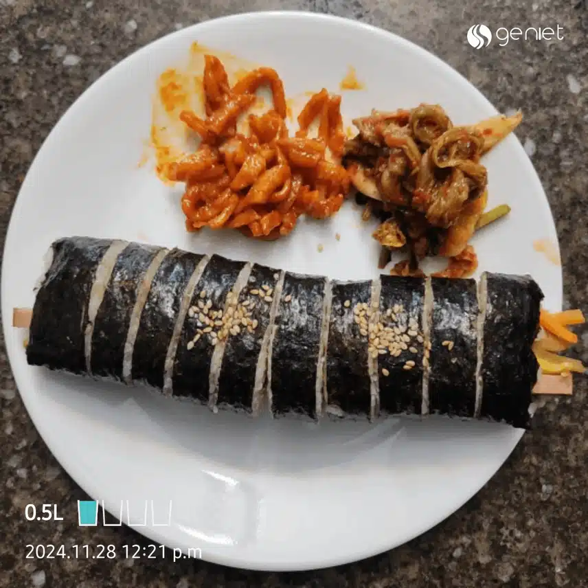 진미채무침과 김장김치랑 김밥을 먹어봅니다