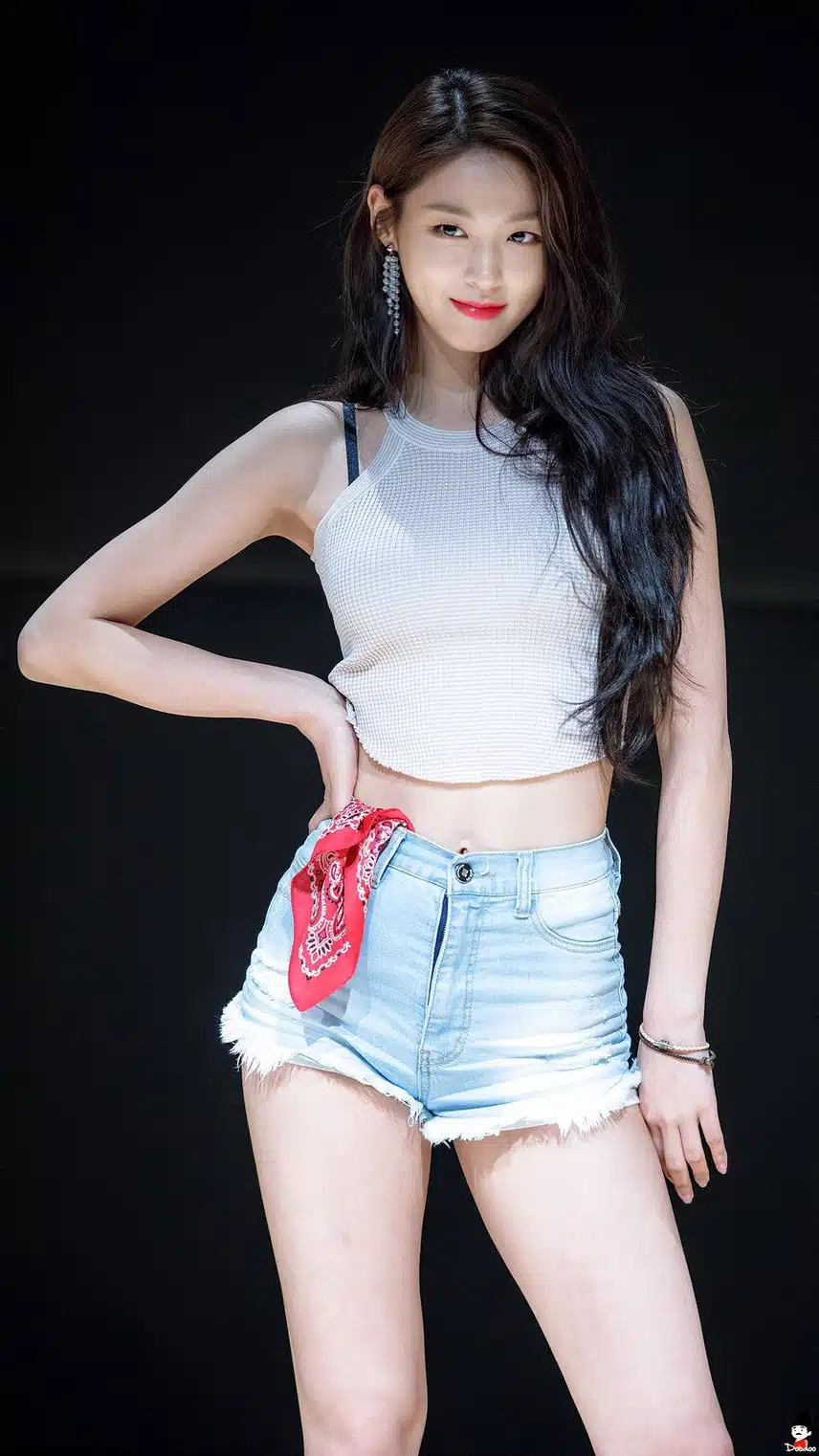 Seolhyun nổi tiếng với những bức ảnh động lực ăn kiêng của cô ấy vào thời điểm đó 