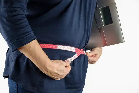 빠르게 먹는 습관이 복부비만을 부른다! 중성지방 줄이는 팁